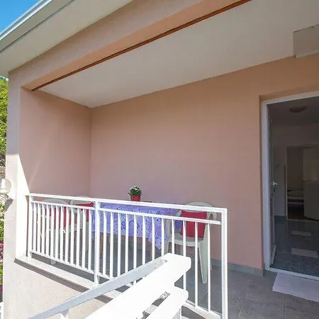 Apartment Nena *